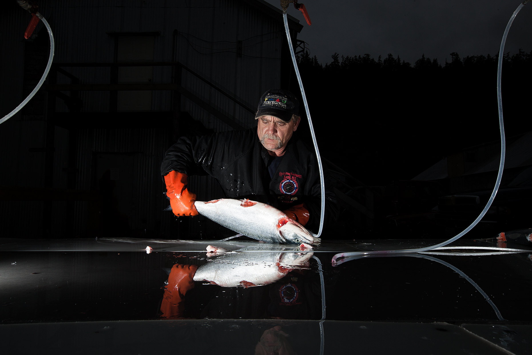 fishermen-alaska-cleaning-fish