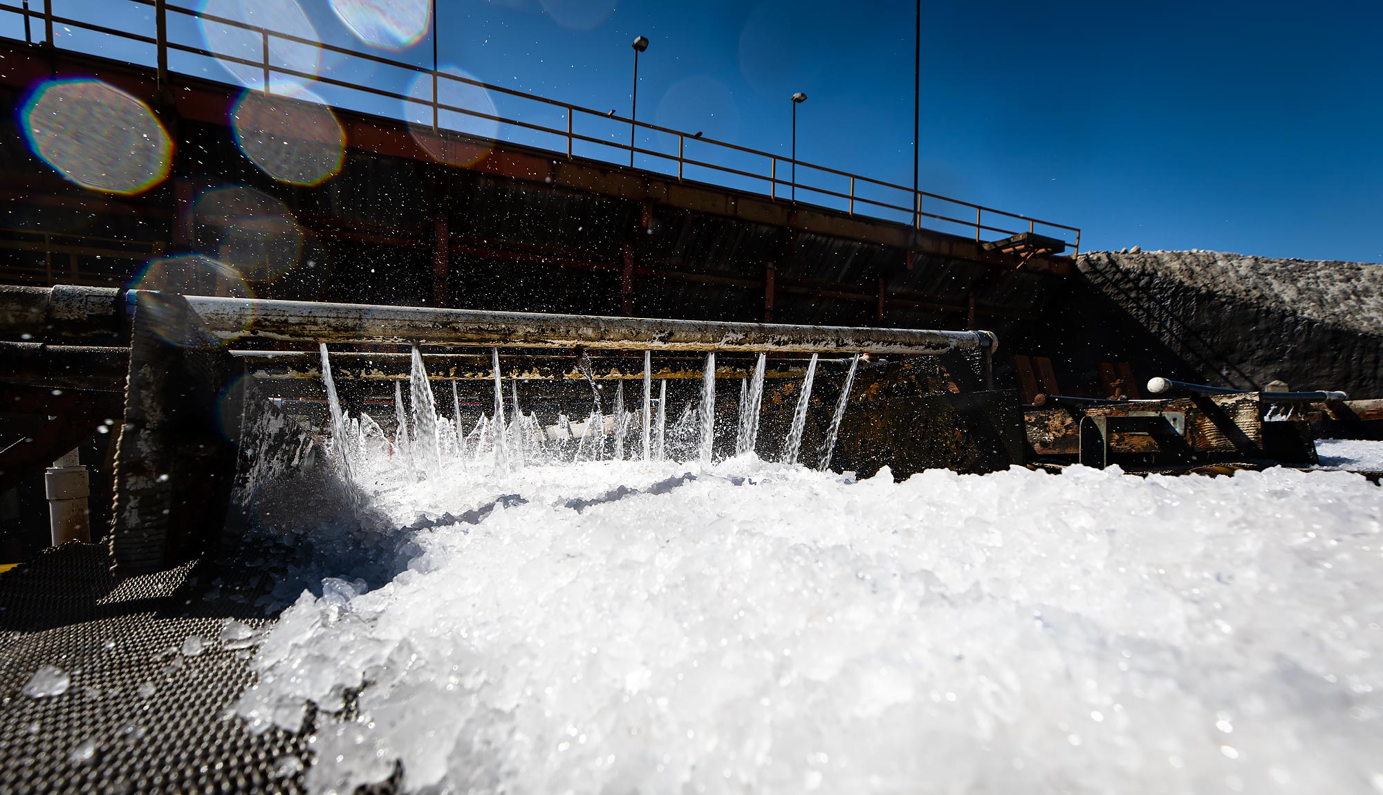 spray-salt-conveyor